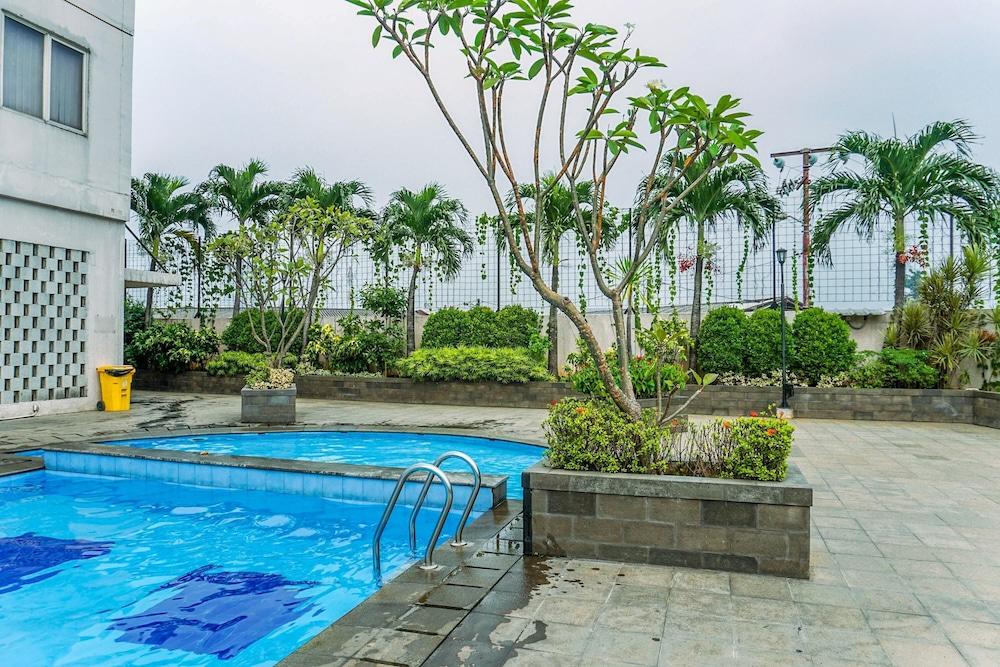 Comfortable And Tidy Studio At Margonda Residence 3 Apartment Outdoor Pool