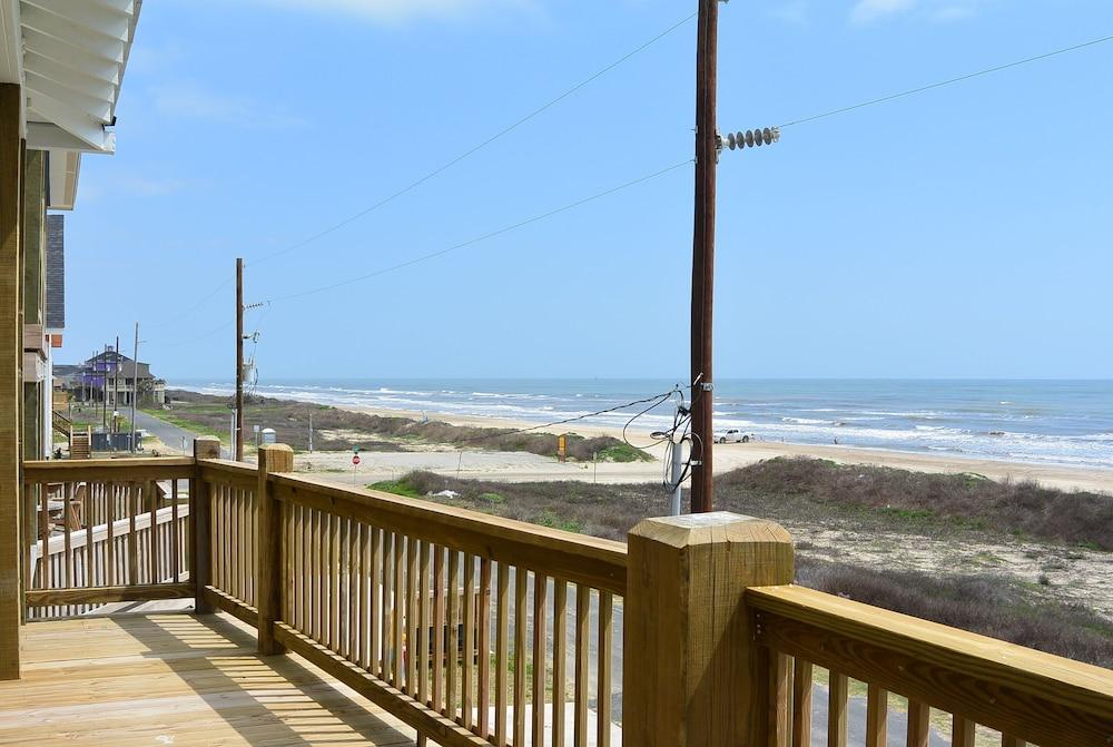 At Waters Edge 3 Bedroom Home by RedAwning Property Grounds