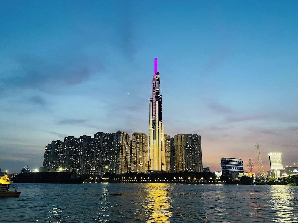 بلوسكي لاندمارك 81 بارادايس فاكيشن