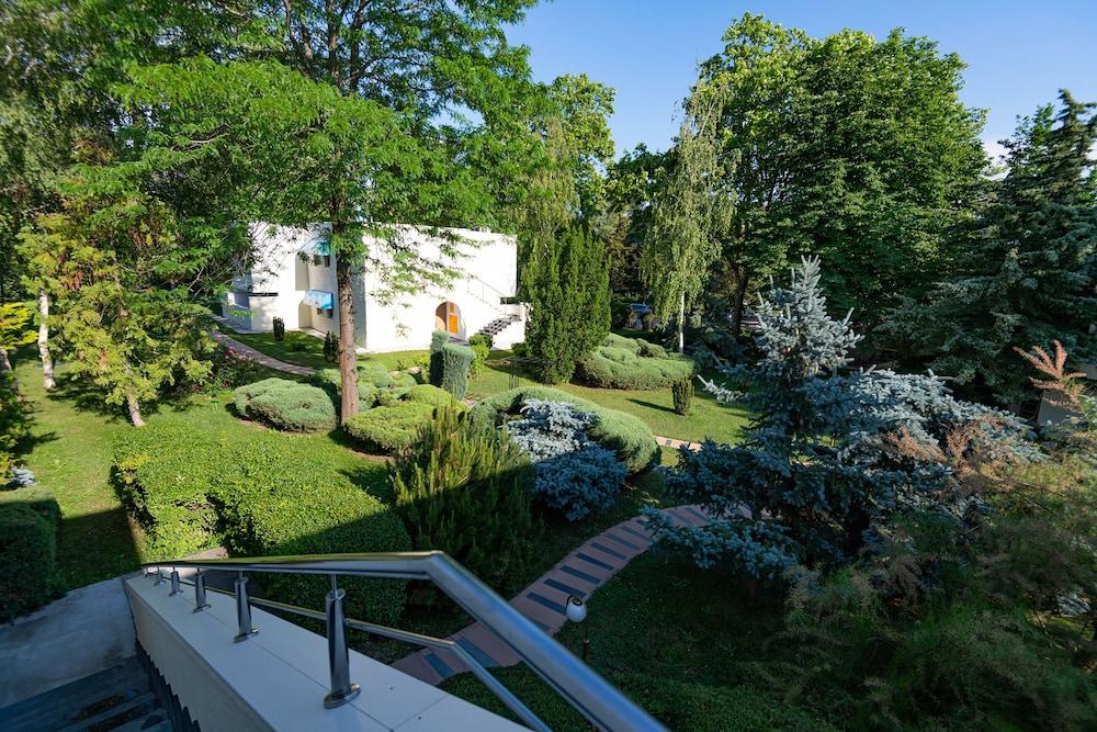 Dana Resort Exterior