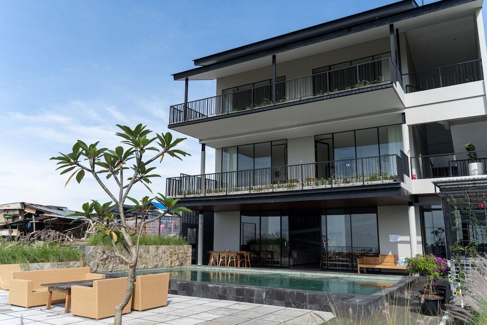 Greenhill Mountain City View 8BR Villa Heated Pool Exterior