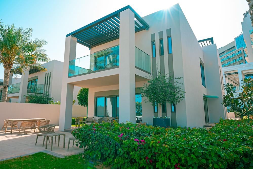 The Address Villas Exterior