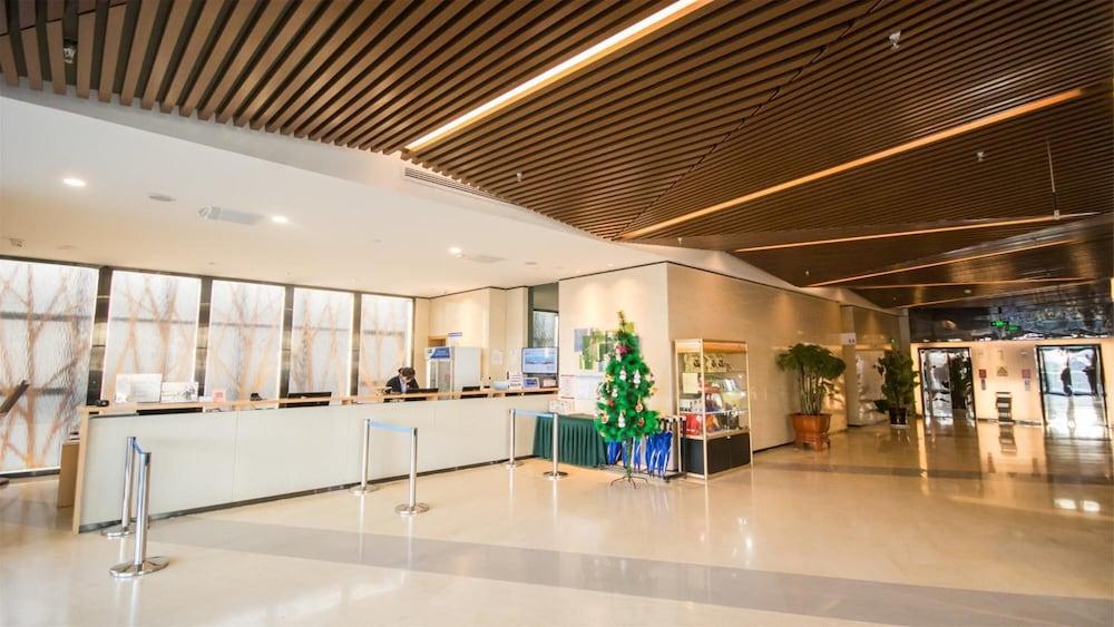 هوليداي إن إكسبريس زانغ جياكو بارك فيو