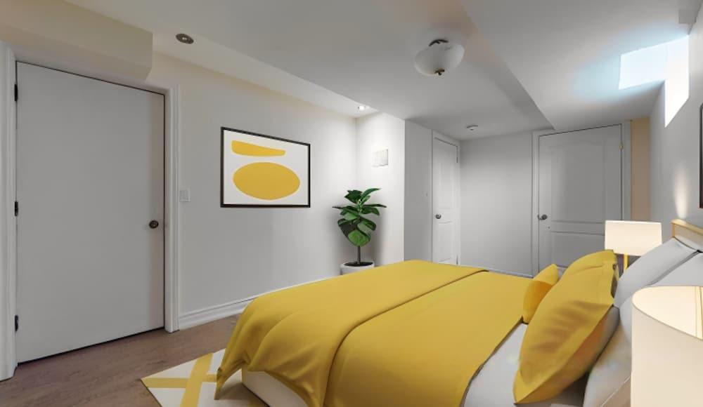 Chic Unit Near Airport and Attractions Room