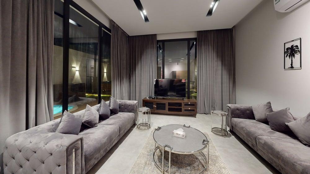 Comfy Chalet with Pool | 658