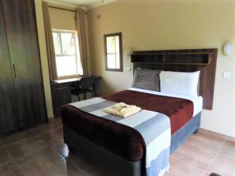 2 Bedroomed Apartment With En-suite and Kitchenette - 2066