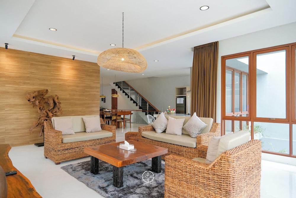 Asmaya Hill View 7BR Villa with a private pool