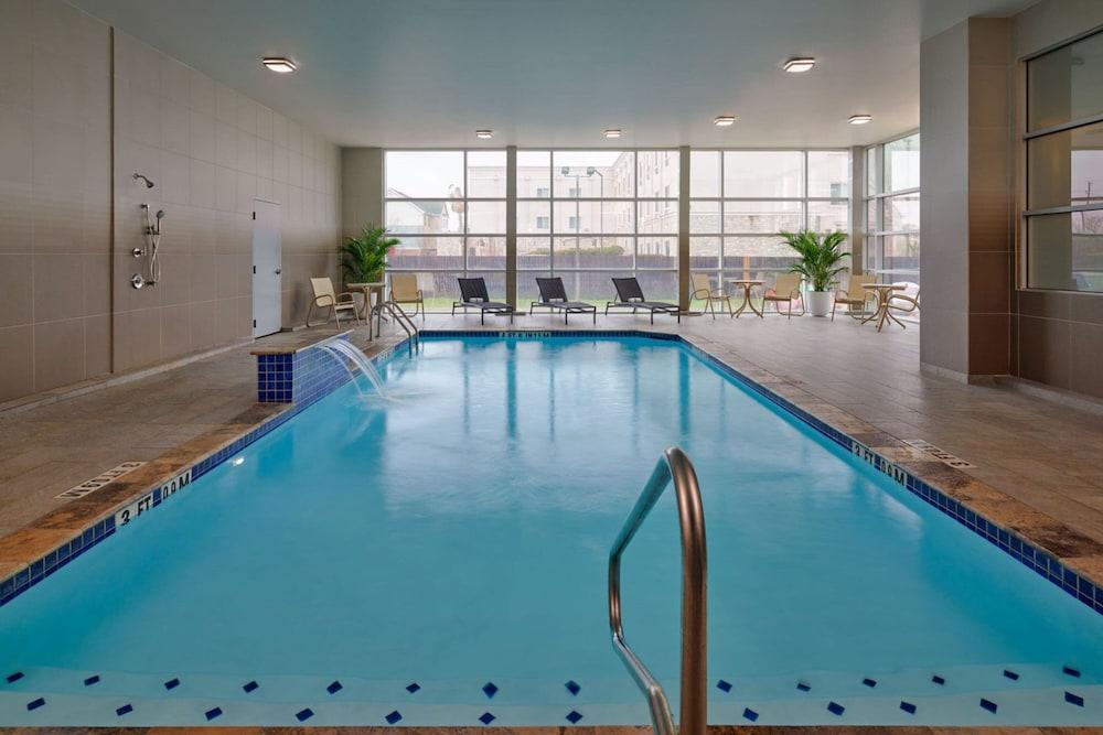 Four Points by Sheraton Houston Intercontinental Airport Waterslide