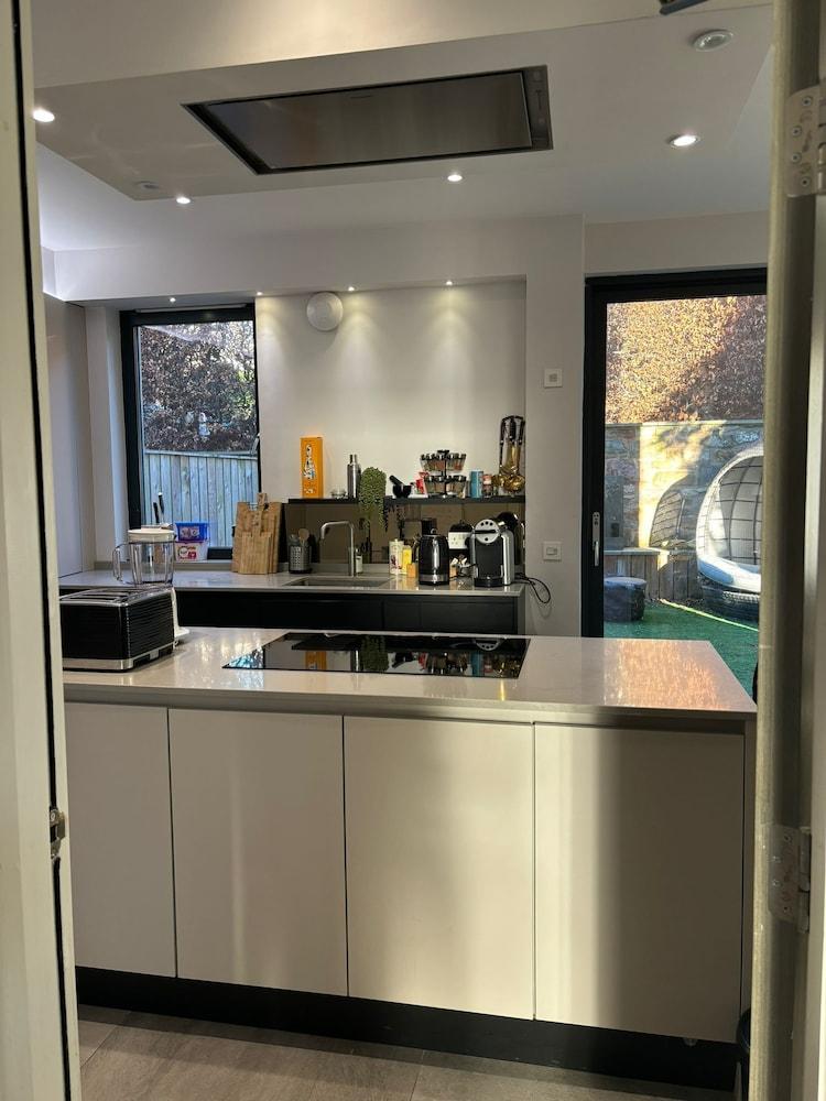 بريثتاكينج 4 بد روم تاون هاوس إن سنترال مورايفيلد لوكيشن، فري باركينج داخلي