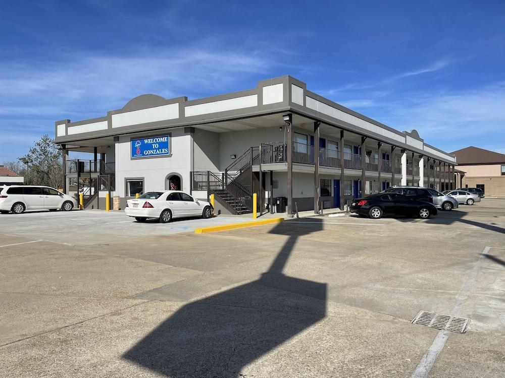 Days Inn by Wyndham Gonzales Exterior