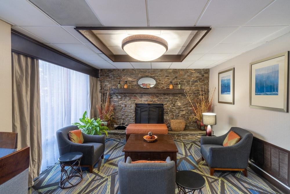 Holiday Inn Express Forsyth by IHG Exterior