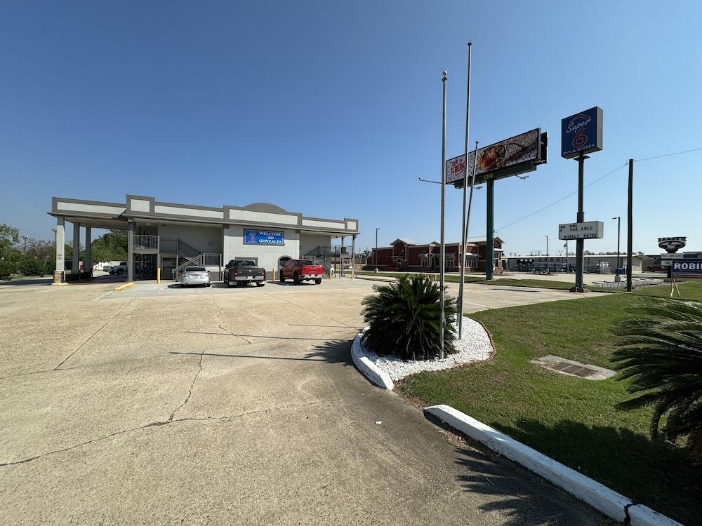 Days Inn by Wyndham Gonzales Exterior