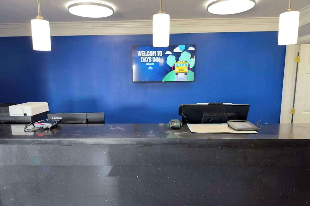 Days Inn by Wyndham Gonzales Lobby