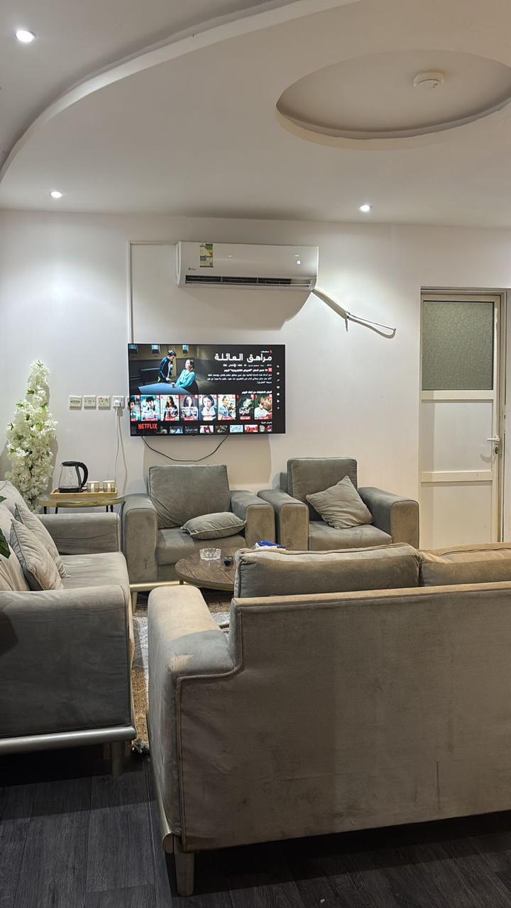 Attractive Studio with Comfortable and Simple Furniture | 5736 Bedroom