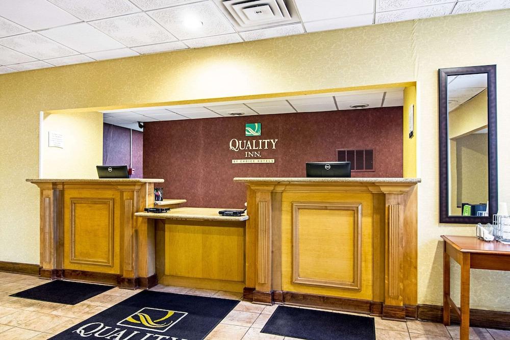 Quality Inn Lobby