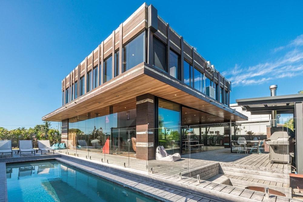 Your Luxury Escape - Beach Box Exterior
