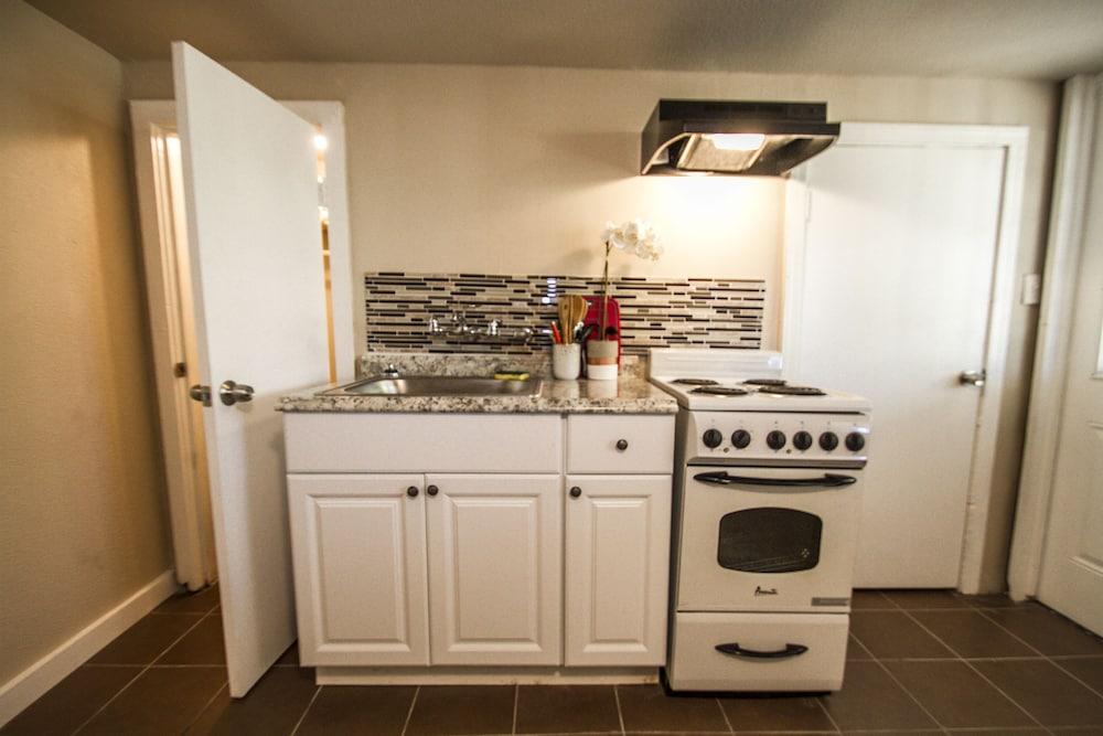 هايز سانت نمبر بي نير داون تاون جيست ستوديو