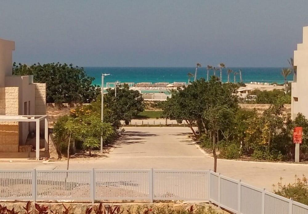فيلا تقف وحدها بإطلالة على البحر في هاسييندا باي المنطقة الخارجية