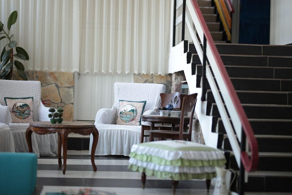 Tunc Otel Lobby Lounge