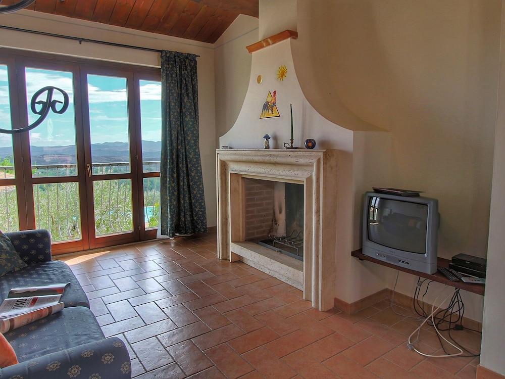 Charming Country House Between the Hills, Swimming Pool with Hot Tub