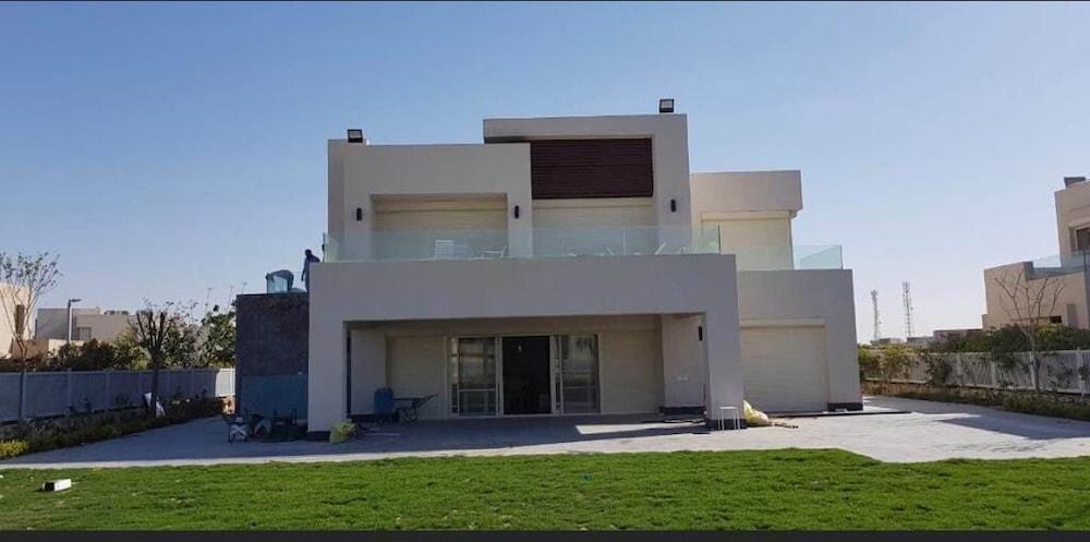 فيلا تقف وحدها بإطلالة على البحر في هاسييندا باي الصورة الأساسية