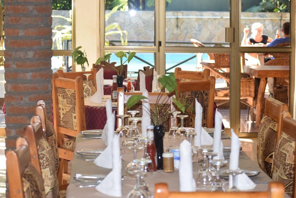 Ngorongoro Lodge & Campsite
