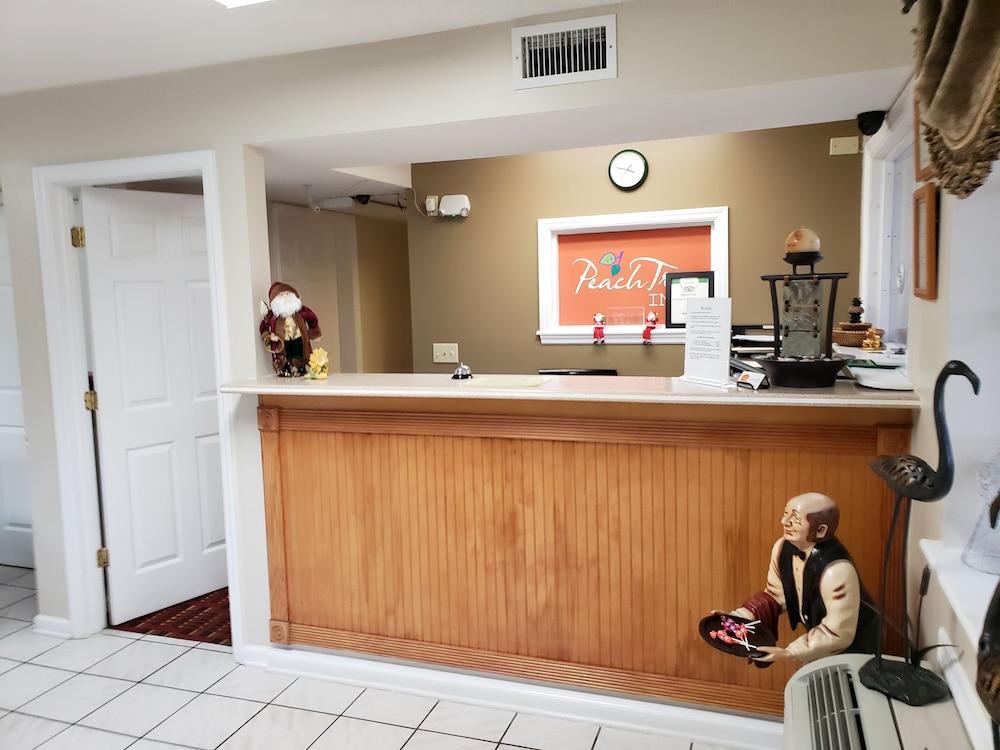 Peach Tree Inn Lobby