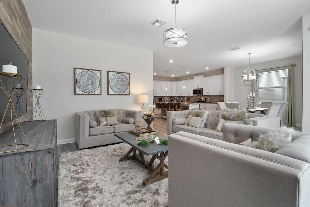 Gorgeous Top Pool Home Sl4730