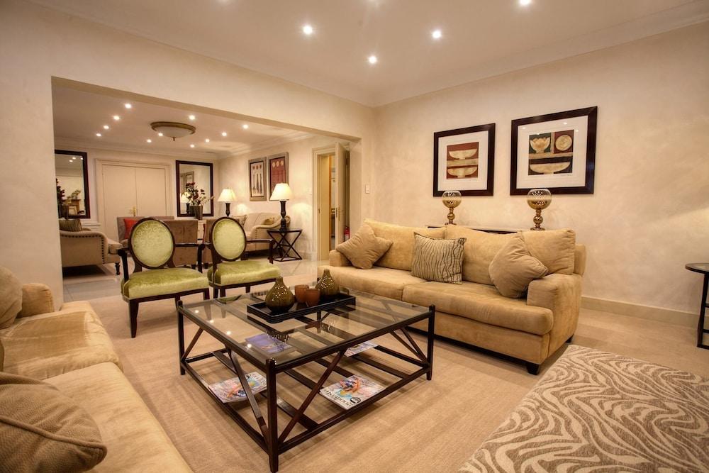 10 سكند أفينو هوتون إيستيت أخرى