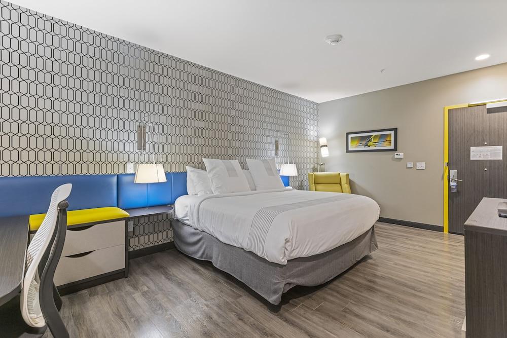 GLō Best Western  Savannah-Gateway I-95 Room