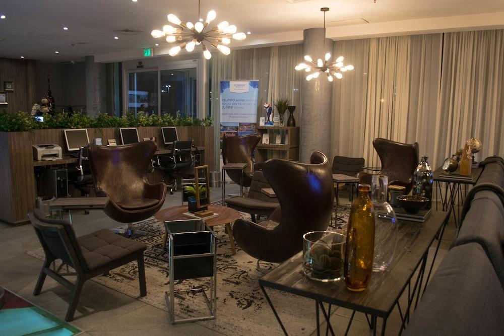 Ramada Encore by Wyndham Chihuahua Distrito 1 Lobby Sitting Area