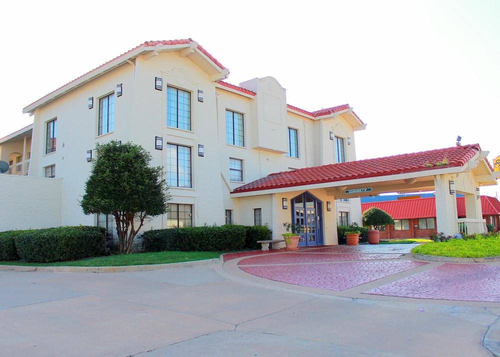 Baymont by Wyndham Tulsa Broken Arrow Featured Image