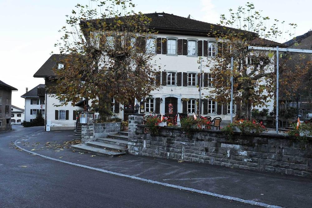 أوتل ريستورانت دو فانيل نوار