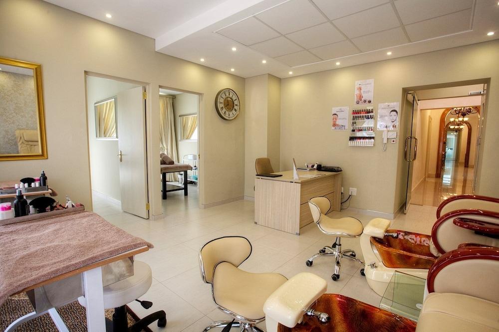 10 سكند أفينو هوتون إيستيت أخرى