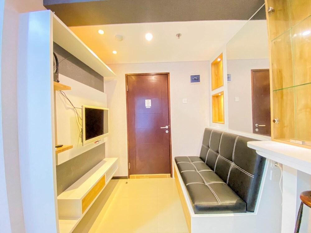 Cozy & Homey 1BR at Gateway Pasteur Apartment Room