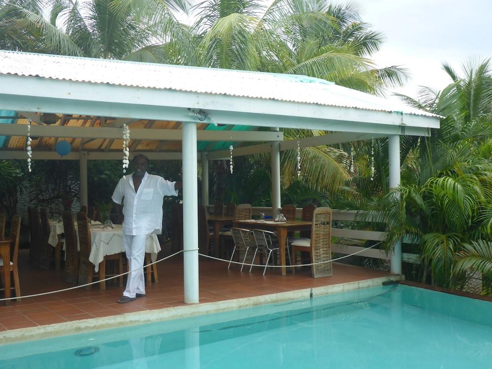 Dennis Hideaway Guesthouse Restaurant