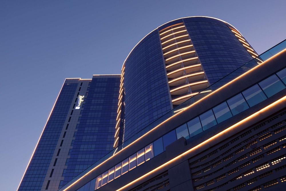 Radisson Blu Hotel Dubai Waterfront - Exterior