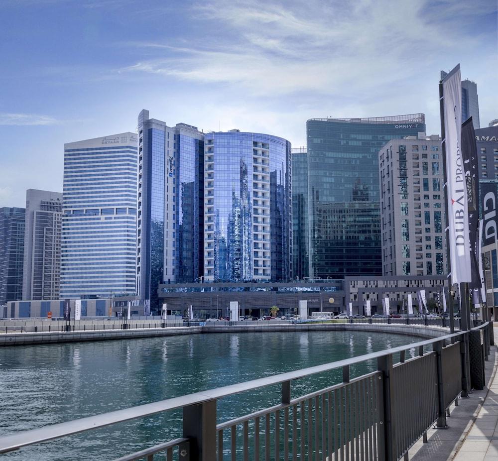 Radisson Blu Hotel Dubai Waterfront - Exterior