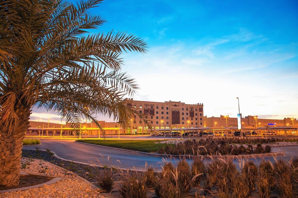 فندق ومركز تجاري أيلا بوادي المتميز - Featured Image