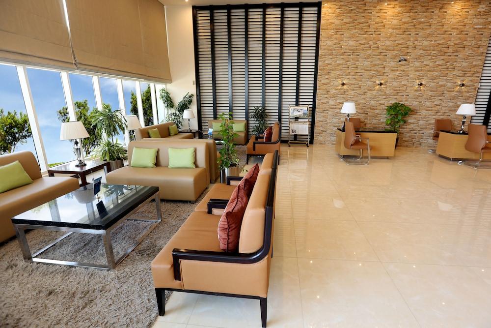 V Hotel Fujairah - Lobby Sitting Area