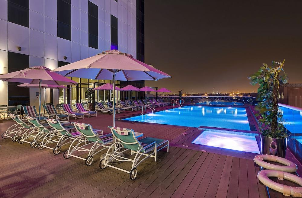 Premier Inn Dubai Ibn Battuta Mall - Outdoor Pool