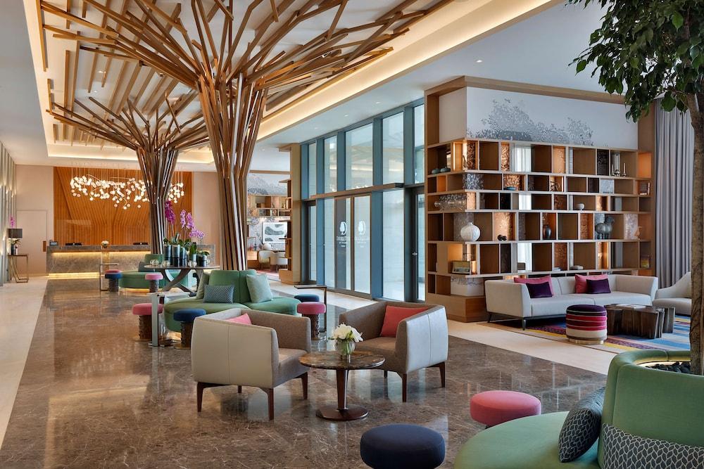 DoubleTree by Hilton Sharjah Waterfront Hotel & Residences - Lobby