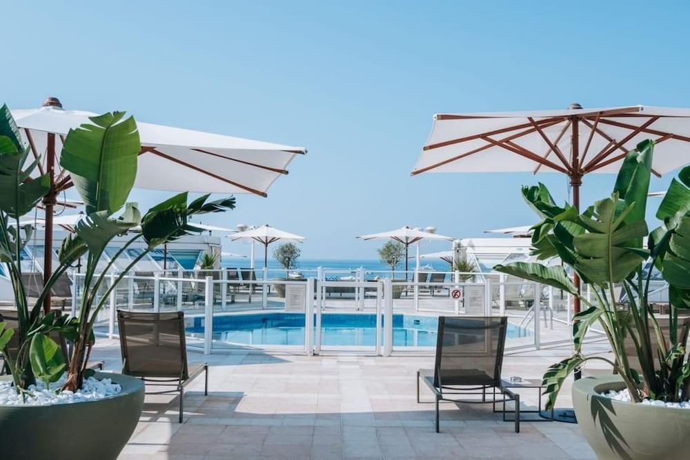 JW Marriott Cannes - Rooftop Pool
