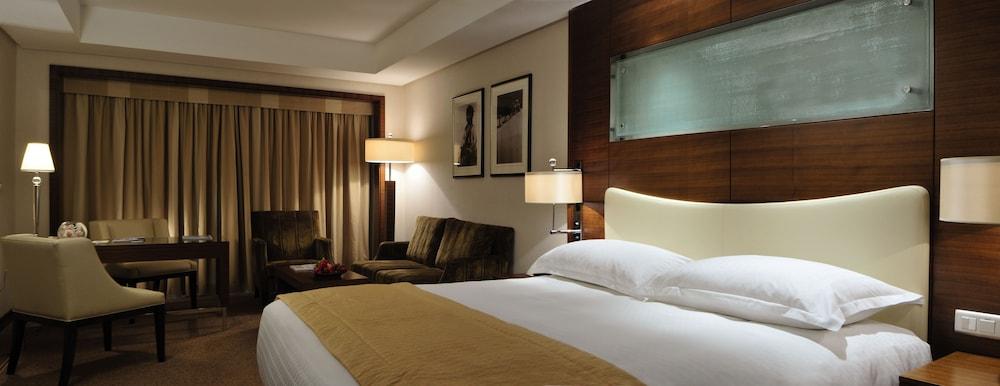 Movenpick Hotel & Apartments Bur Dubai - null