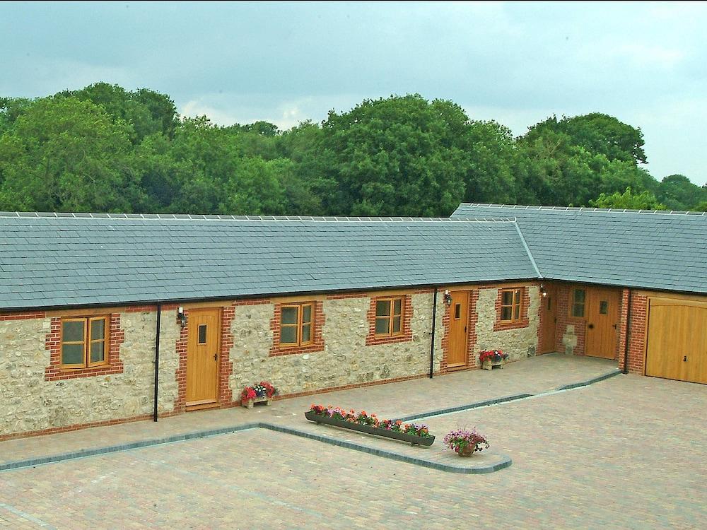 Hook Farm Cottages - Featured Image