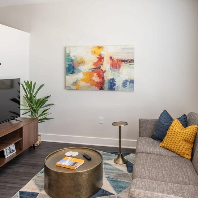 Cozysuites l Modern 1BR in Downtown Cincinnati