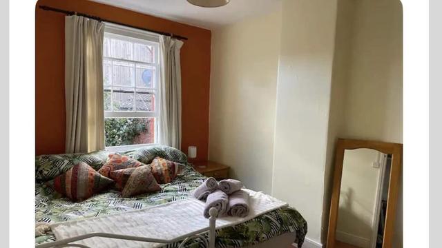 جلاستونبوري 2 بد هاوس، سليبس 6 آند بيت فريندلي